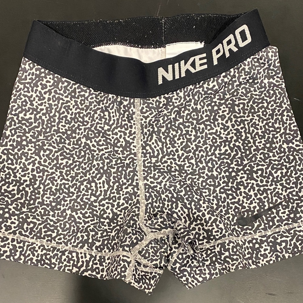 Nike Pro Women's Black and White Patterned Shorts